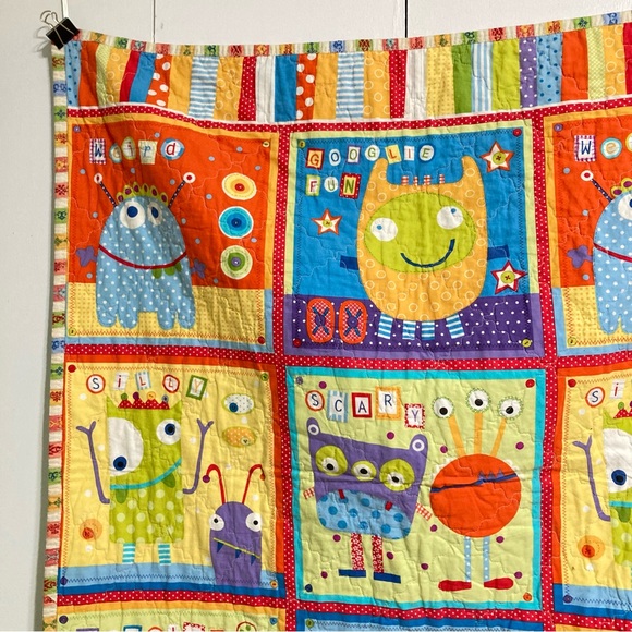 Handmade ALIENS MARTIANS OUTER SPACE Quilt Blanket 41 x 34 inches - Picture 7 of 12